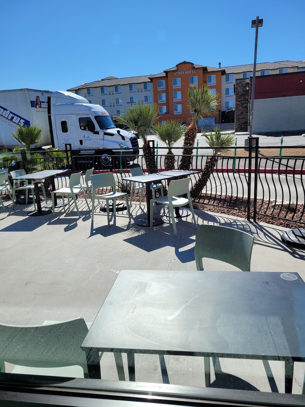 Starbucks | cafe | 2834 Lenwood Rd, Barstow, CA 92311, USA | 7602532483 OR +1 760-253-2483