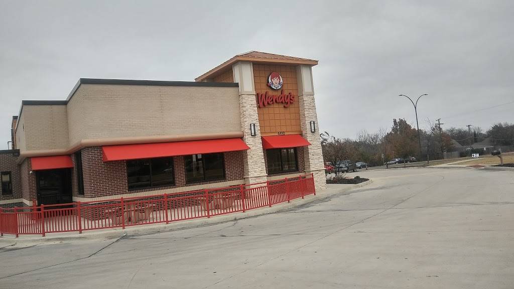 Wendys | restaurant | 4410 W Green Oaks Blvd, Arlington, TX 76016, USA | 6825874047 OR +1 682-587-4047