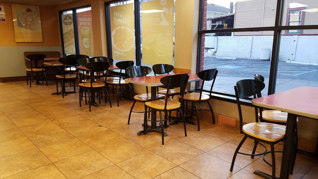 Jack in the Box | restaurant | 148 E San Carlos St, San Jose, CA 95112, USA | 4082877520 OR +1 408-287-7520