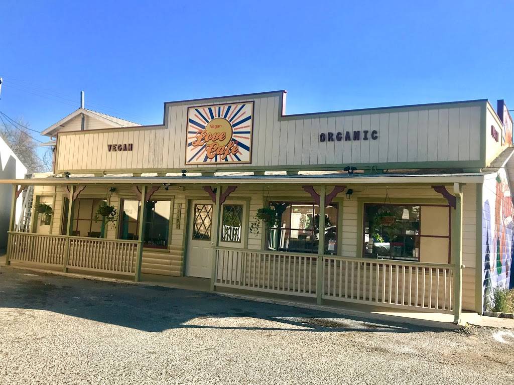 Love Café | restaurant | 39993 CA-41, Oakhurst, CA 93644, USA | 5596425683 OR +1 559-642-5683