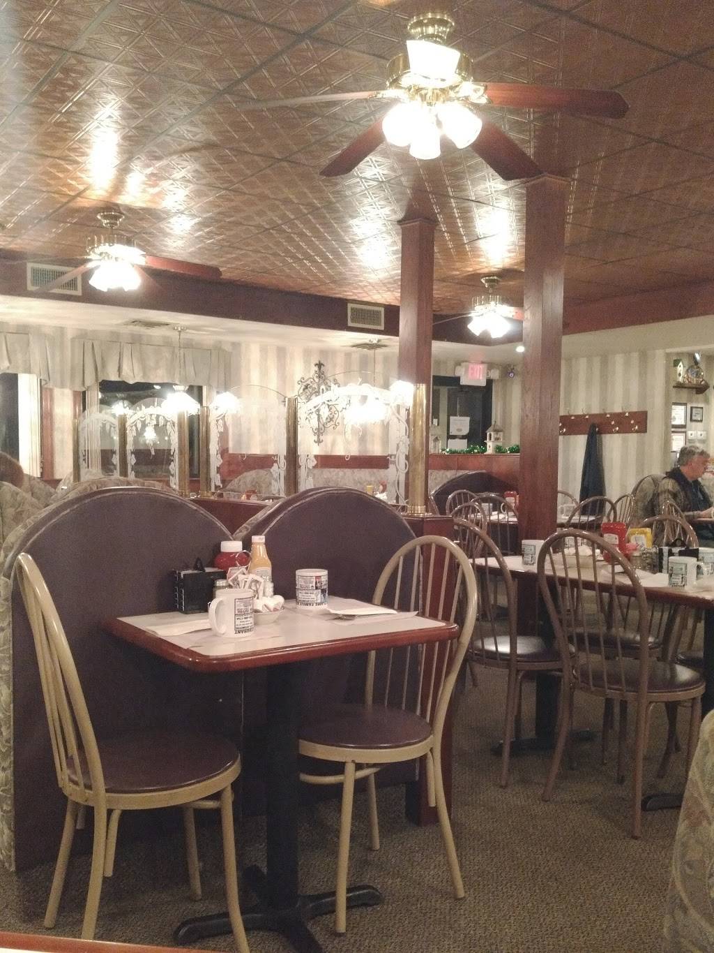 Golden Flame Family Restaurant | restaurant | 2604 Custer St, Manitowoc, WI 54220, USA | 9206820880 OR +1 920-682-0880