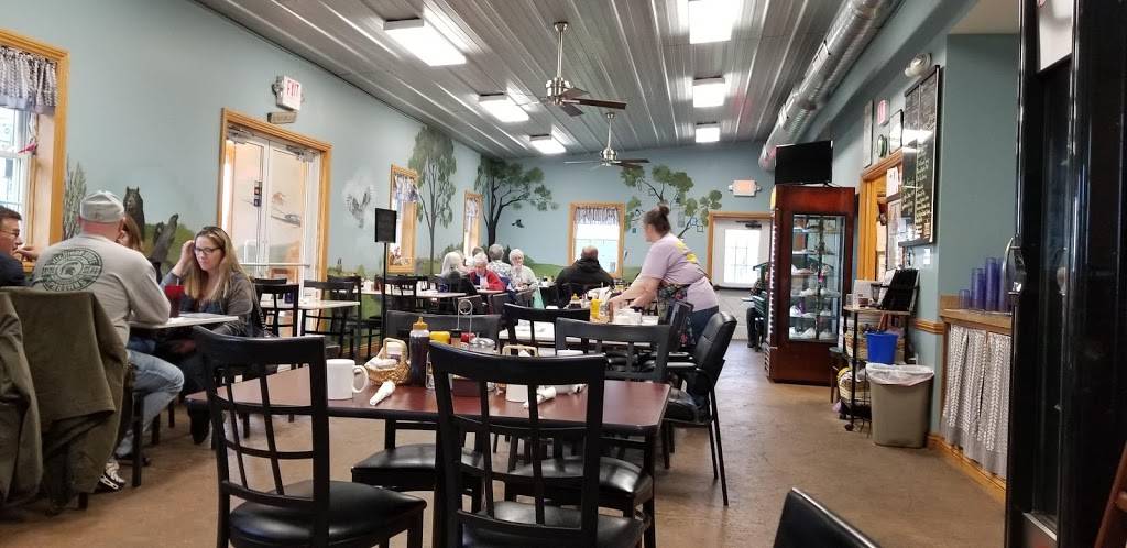 Robins Nest | restaurant | 6053 S Clinton Trail, Eaton Rapids, MI 48827, USA | 5176639801 OR +1 517-663-9801