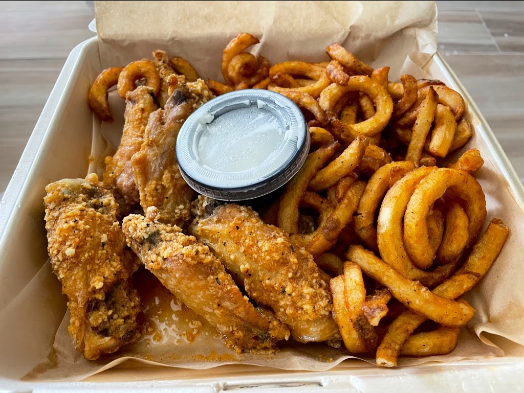 Its Just Wings | restaurant | 21090 St Andrews Blvd, Boca Raton, FL 33433, USA | 4693404372 OR +1 469-340-4372