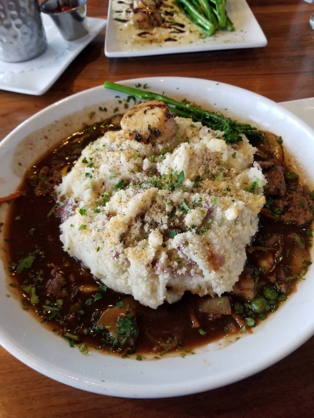 Maggie McFlys® Manchester | restaurant | 1023, 194 Buckland Hills Dr, Manchester, CT 06042, USA | 8604328255 OR +1 860-432-8255