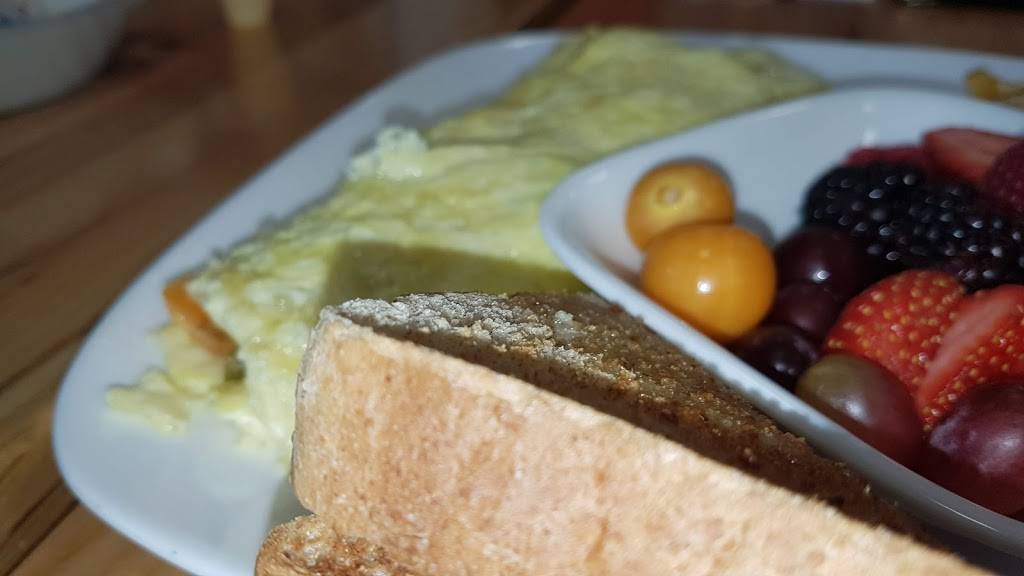 JJs on the Docks Eatery | restaurant | 15 Lake St, Grimsby, ON L3M 2G4, Canada | 2892357777 OR +1 289-235-7777