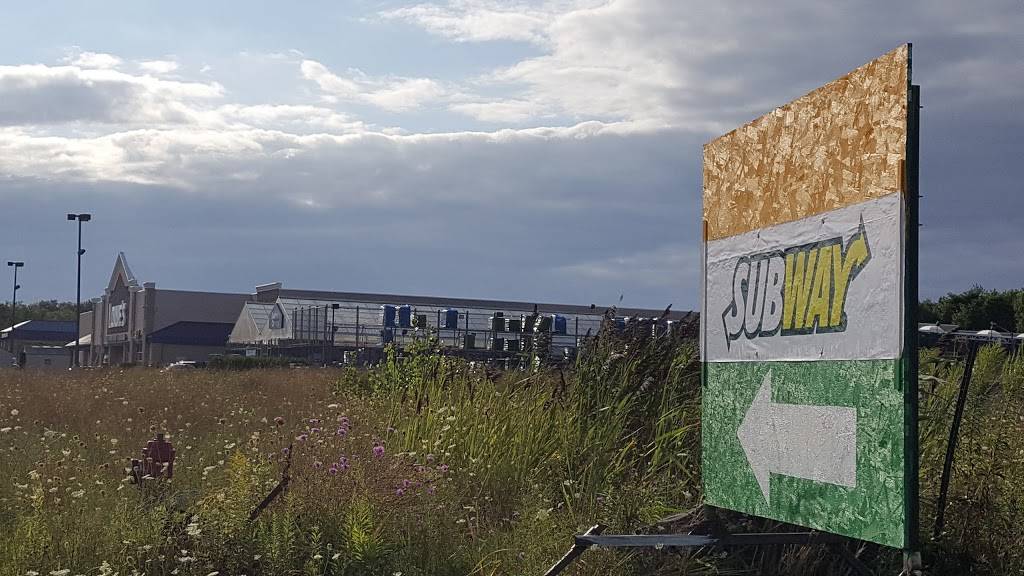 Subway | meal takeaway | 7959 McLeod Rd, Niagara Falls, ON L2H 0G5, Canada | 9053540009 OR +1 905-354-0009