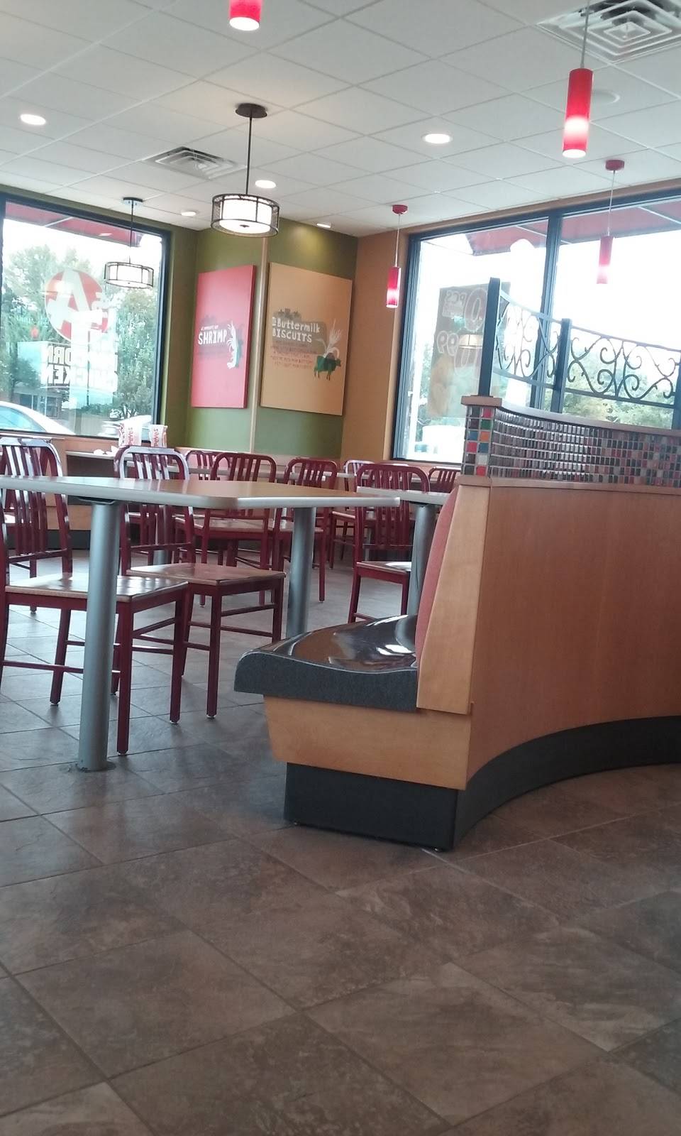 Popeyes Louisiana Kitchen | restaurant | 705 W Illinois Ave, Dallas, TX 75224, USA | 2142156863 OR +1 214-215-6863