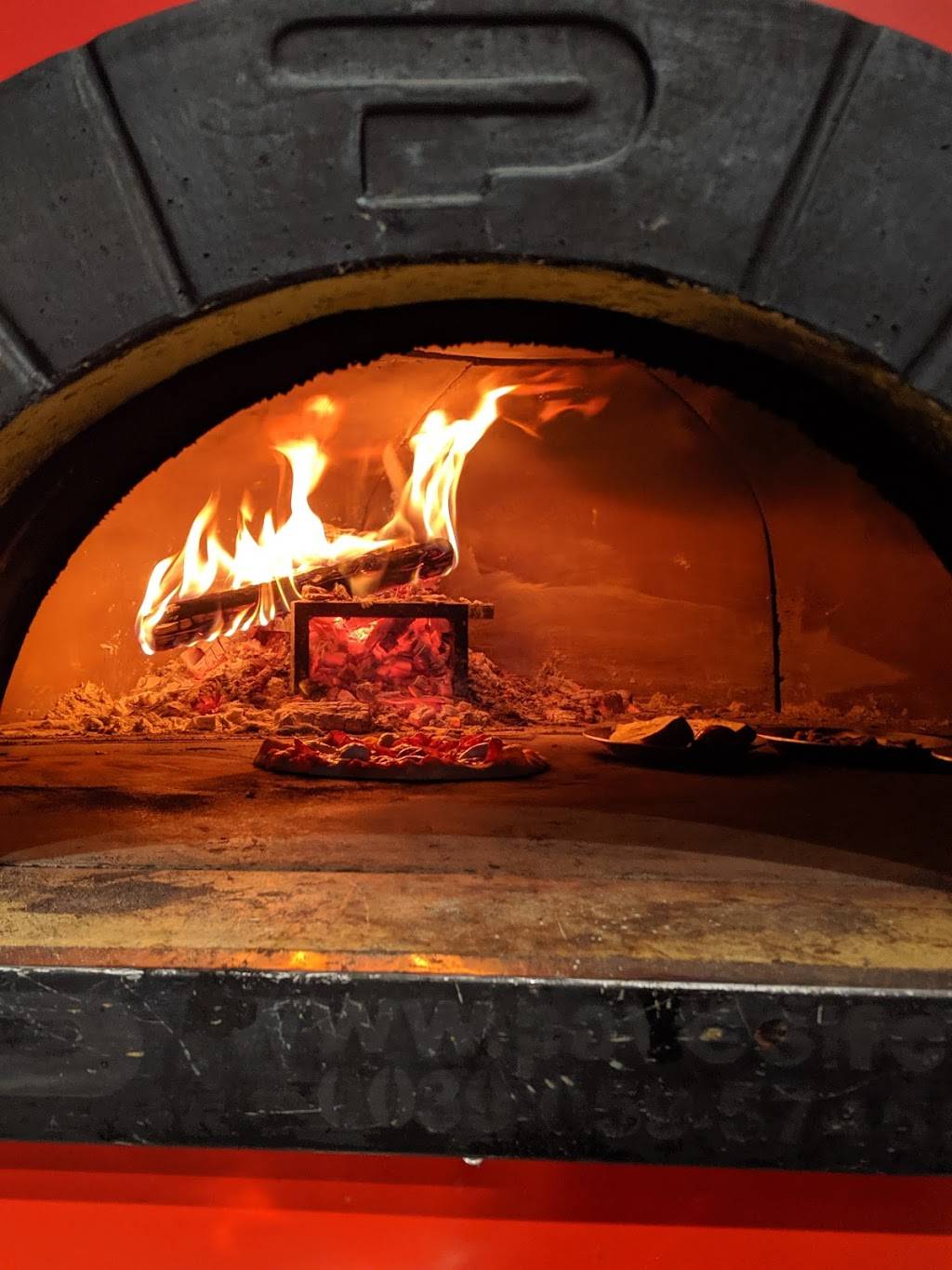 Squirrel’s Pizza | restaurant | 2218 Bull St, Savannah, GA 31401, USA | 9123357873 OR +1 912-335-7873