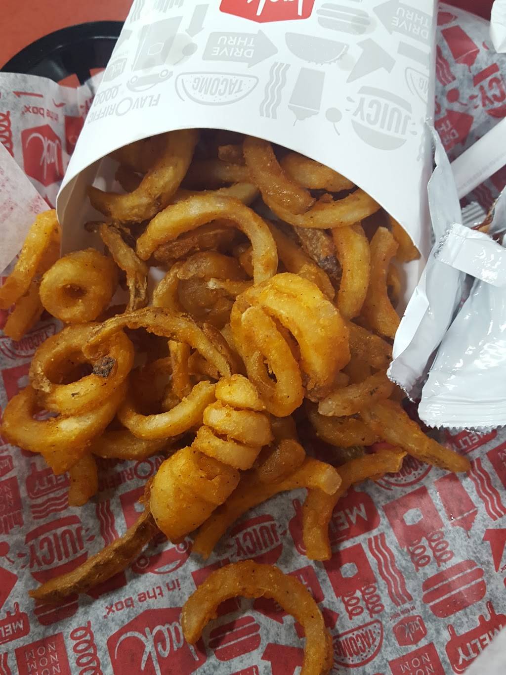 Jack in the Box | restaurant | 1900 Mission Ave, Oceanside, CA 92054, USA | 7609673971 OR +1 760-967-3971