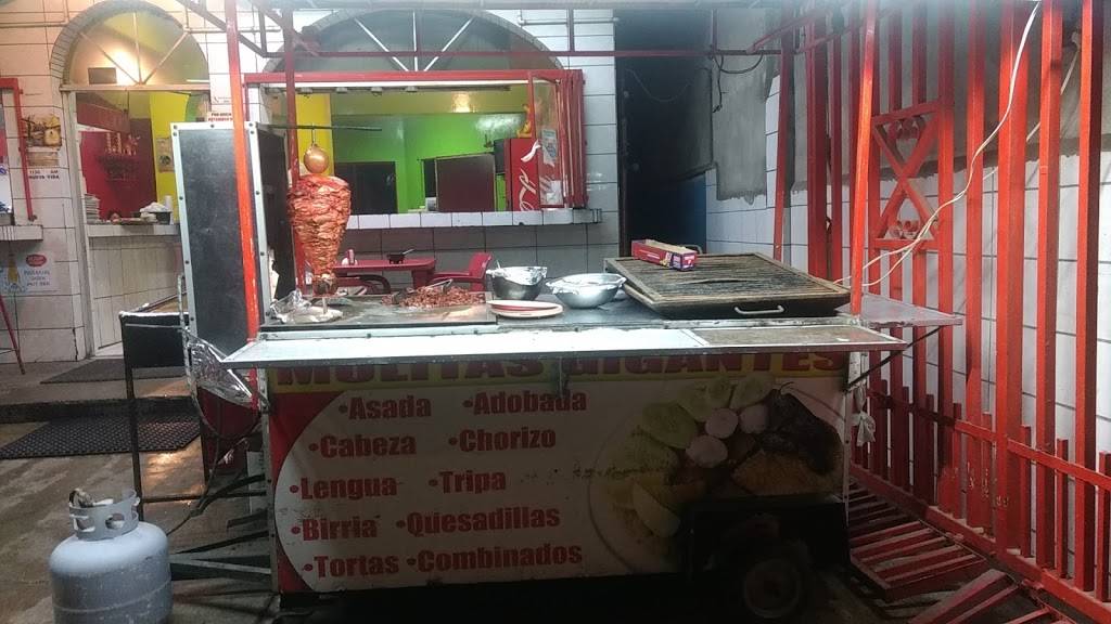 Mulas GIGANTES (Lonchera Lupita) | restaurant | Av. José López Portillo Ote. 152, Nueva Tijuana, 22435 Tijuana, B.C., Mexico | 016646473272 OR +52 664 647 3272