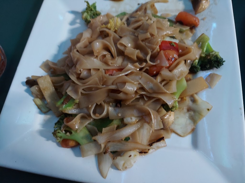 Benjarong Thai Cuisine | restaurant | 4 E Ln Dr, Mary Esther, FL 32569, USA | 8503620290 OR +1 850-362-0290