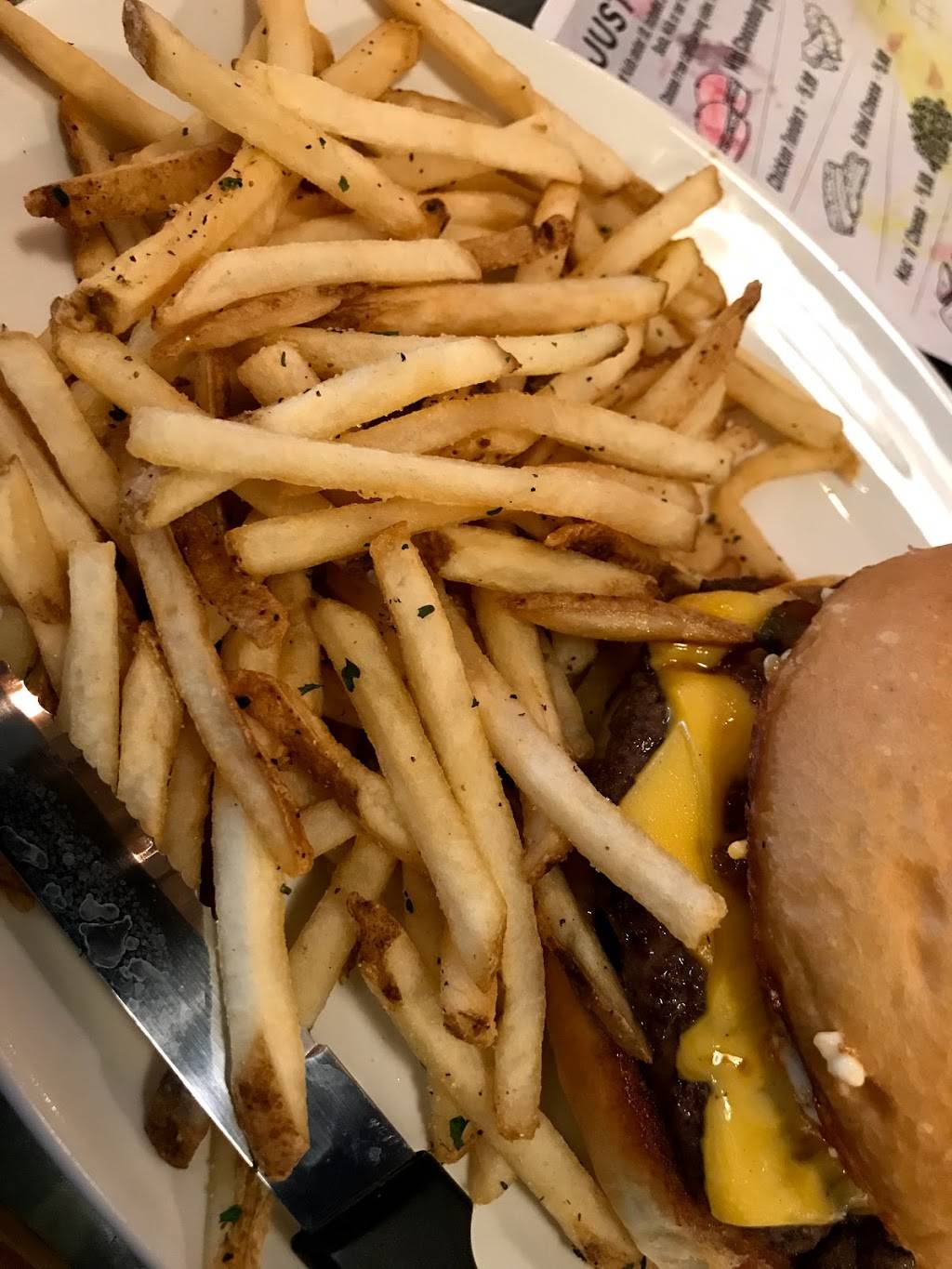 Burger Paradise | restaurant | 906 Ocean Blvd, Myrtle Beach, SC 29577, USA | 8434486001 OR +1 843-448-6001