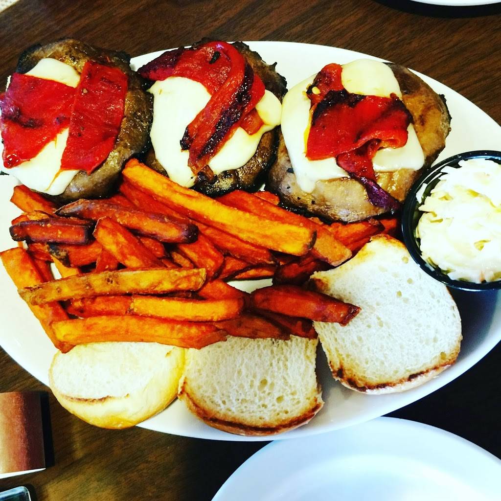 Countryside Saloon | restaurant | 2501 E Ballard Rd, Des Plaines, IL 60016, USA | 8478275577 OR +1 847-827-5577