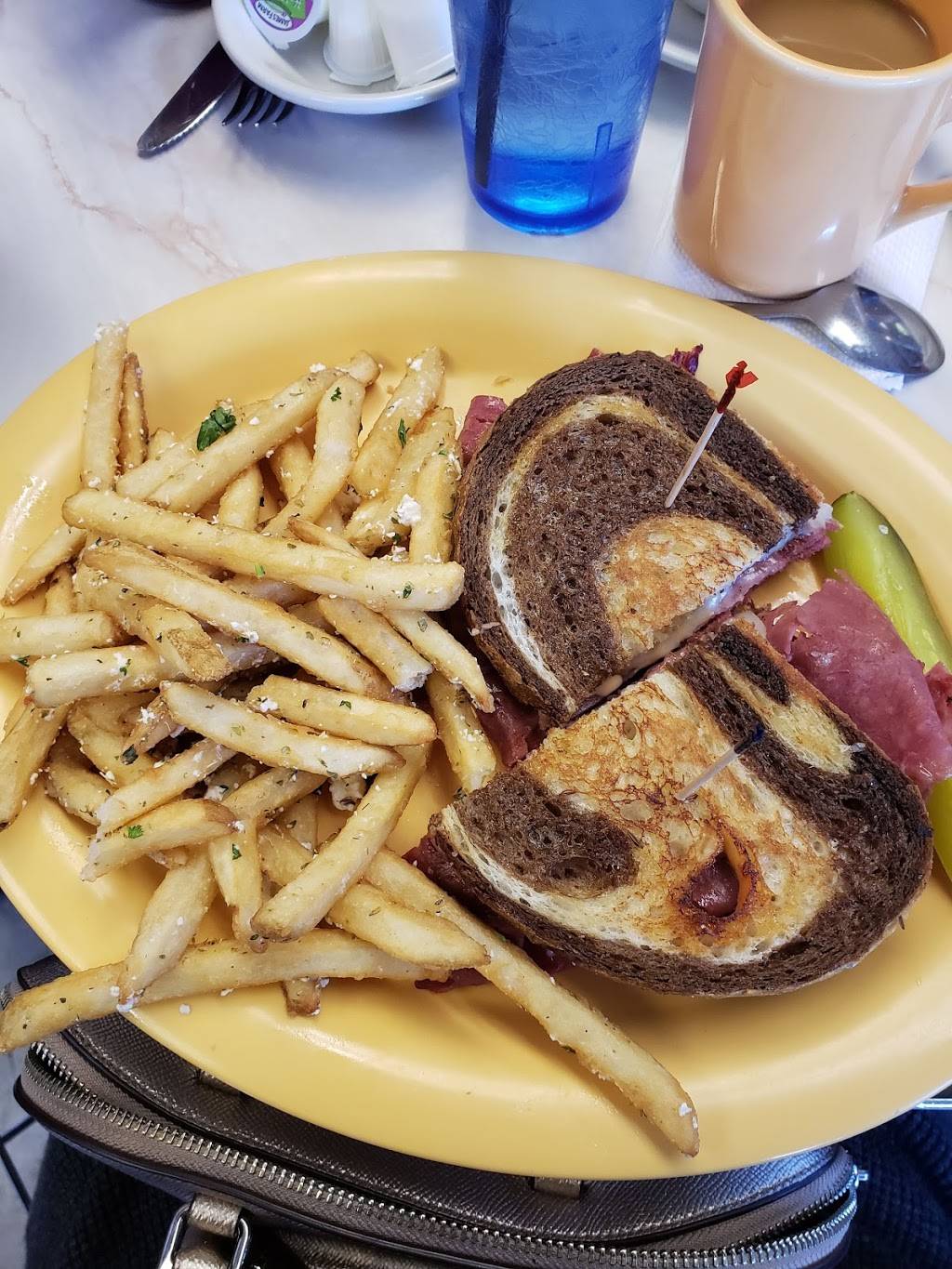 Roosters Cafe & Grill | restaurant | 5785 Northampton Blvd, Virginia Beach, VA 23455, USA | 7579639163 OR +1 757-963-9163