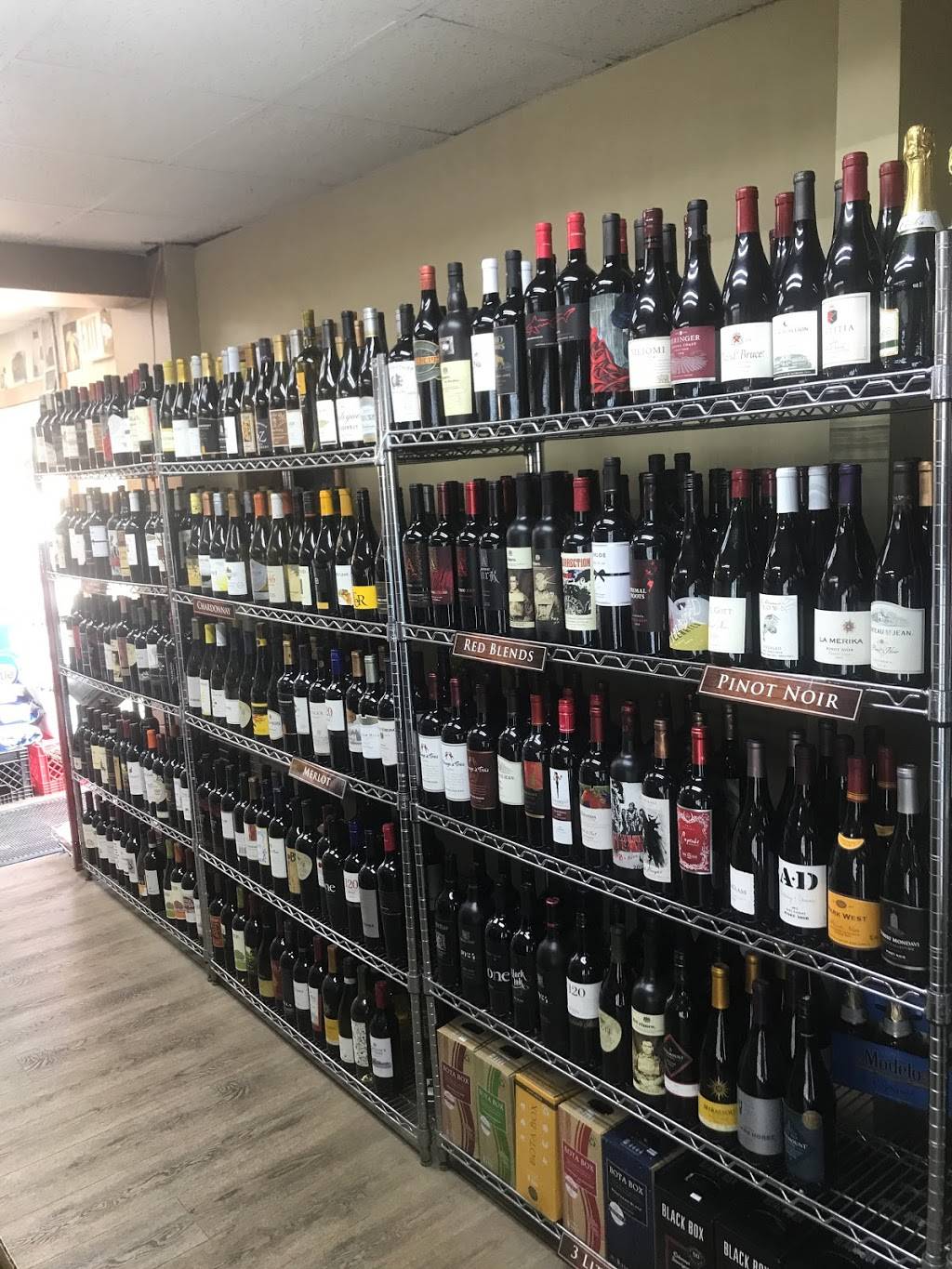 Leonards Market | restaurant | 4 W Elmwood Ave, Leonard, MI 48367, USA | 2486282915 OR +1 248-628-2915