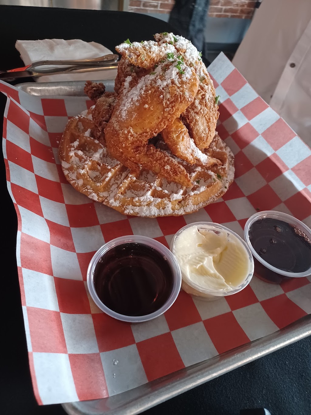 Sin City Seafood Kitchen+Lounge | restaurant | 353 E Bonneville Ave, Las Vegas, NV 89101, USA | 7022687838 OR +1 702-268-7838