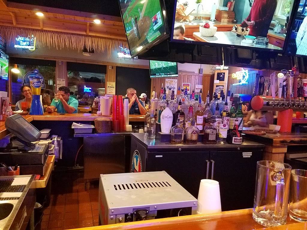 Hooters | meal takeaway | 25 Smith St, Farmingdale, NY 11735, USA | 6314147792 OR +1 631-414-7792