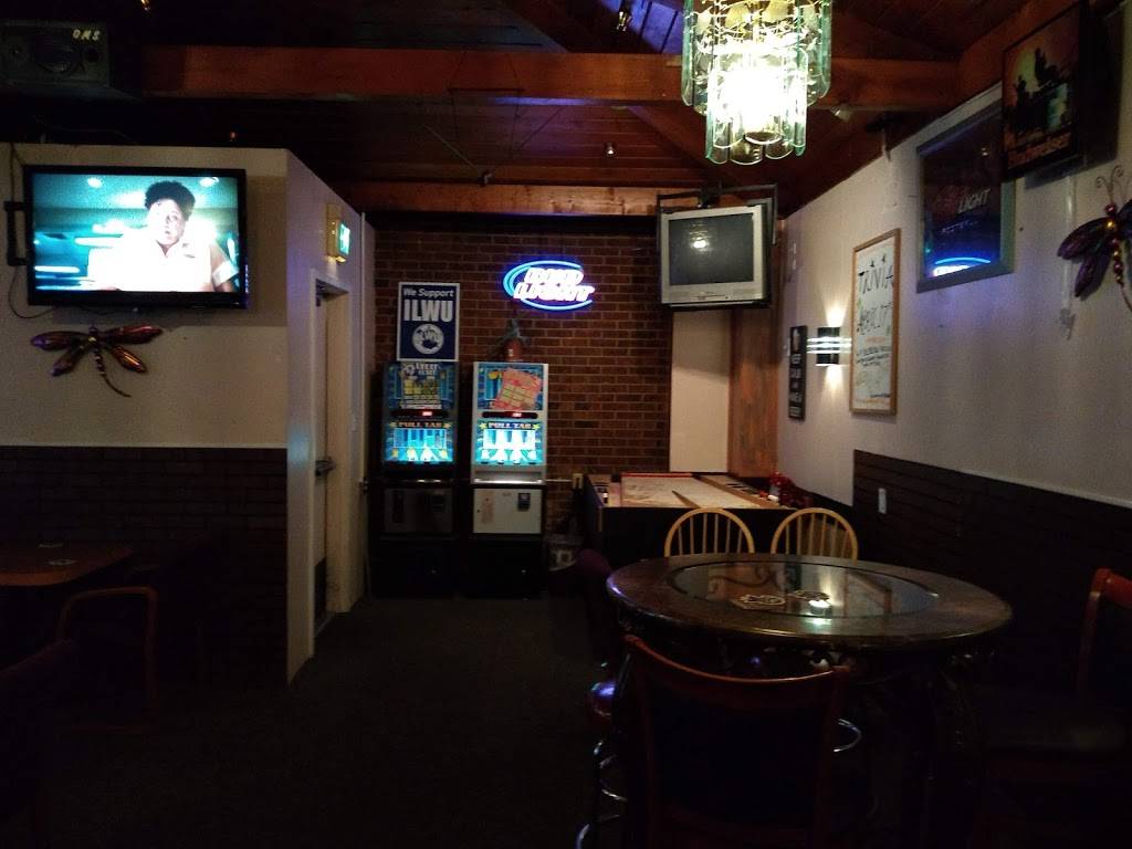 The Carriage Restaurant & Lounge | restaurant | 1334 12th Ave, Longview, WA 98632, USA | 3604258545 OR +1 360-425-8545