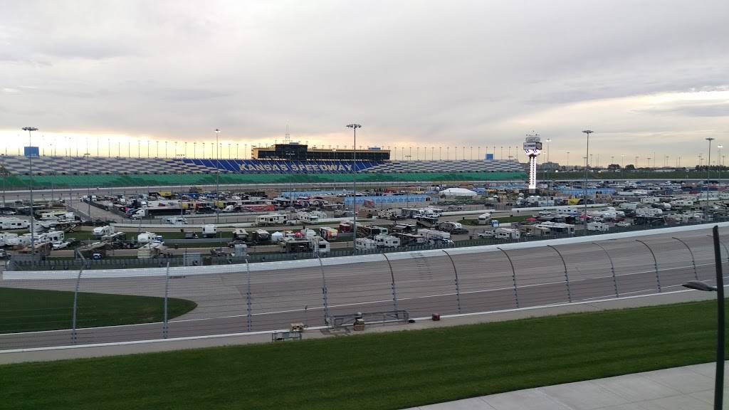 Hollywood Casino at Kansas Speedway | cafe | 777 Hollywood Casino Blvd, Kansas City, KS 66111, USA | 9132889300 OR +1 913-288-9300