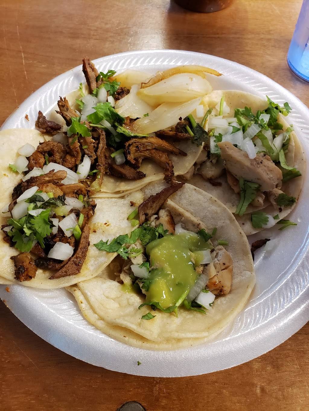 Taqueria La Fogata | restaurant | 4623 S 33rd St, Omaha, NE 68107, USA | 4024037826 OR +1 402-403-7826