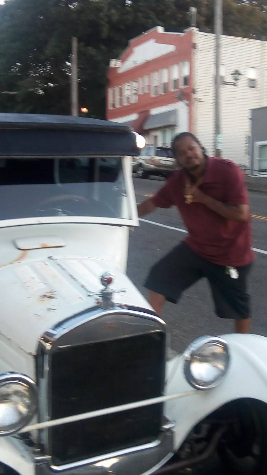 Souvannys Tavern | restaurant | 9501 Rainier Ave S, Seattle, WA 98118, USA | 2067602263 OR +1 206-760-2263