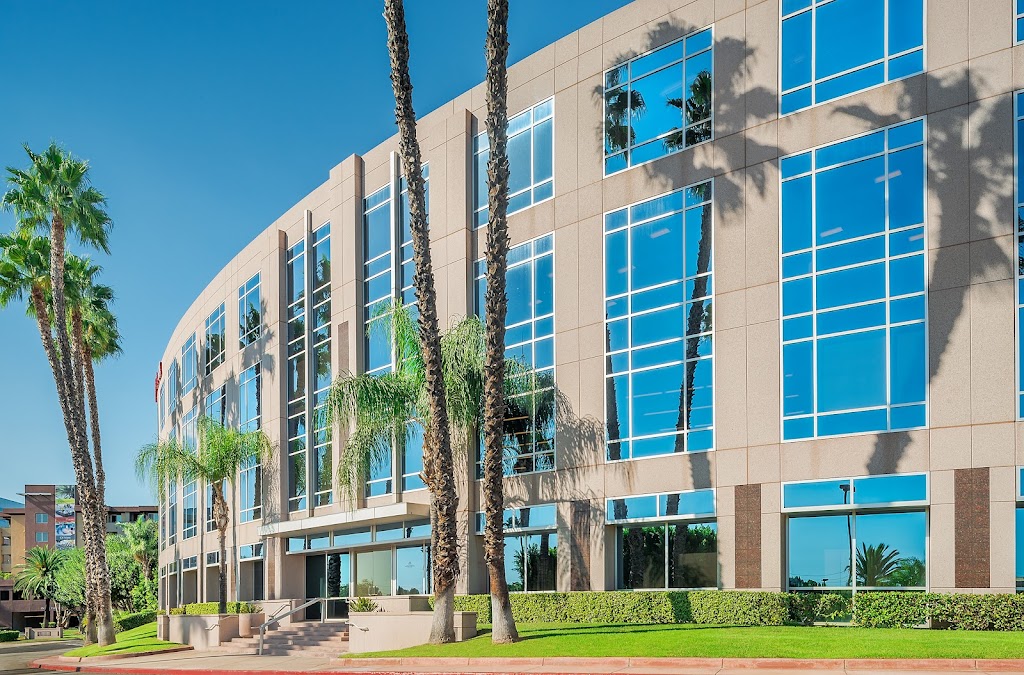 Olen Pointe Brea Leasing Office | restaurant | 555 Pointe Dr, Brea, CA 92821, USA | 7142551313 OR +1 714-255-1313