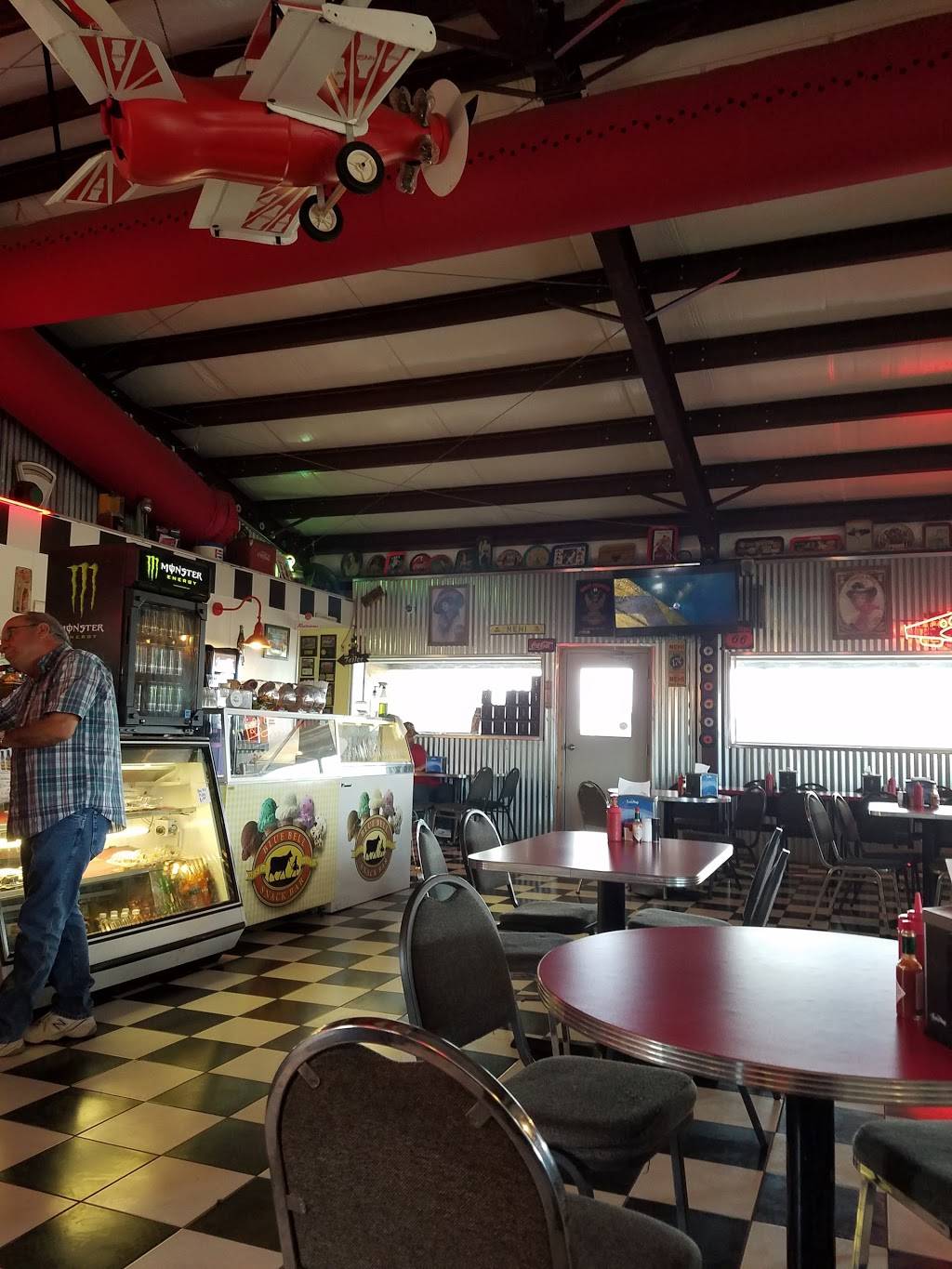 Burger Town | restaurant | 6223 W Roundbunch Rd, Orange, TX 77630, USA | 4097358840 OR +1 409-735-8840