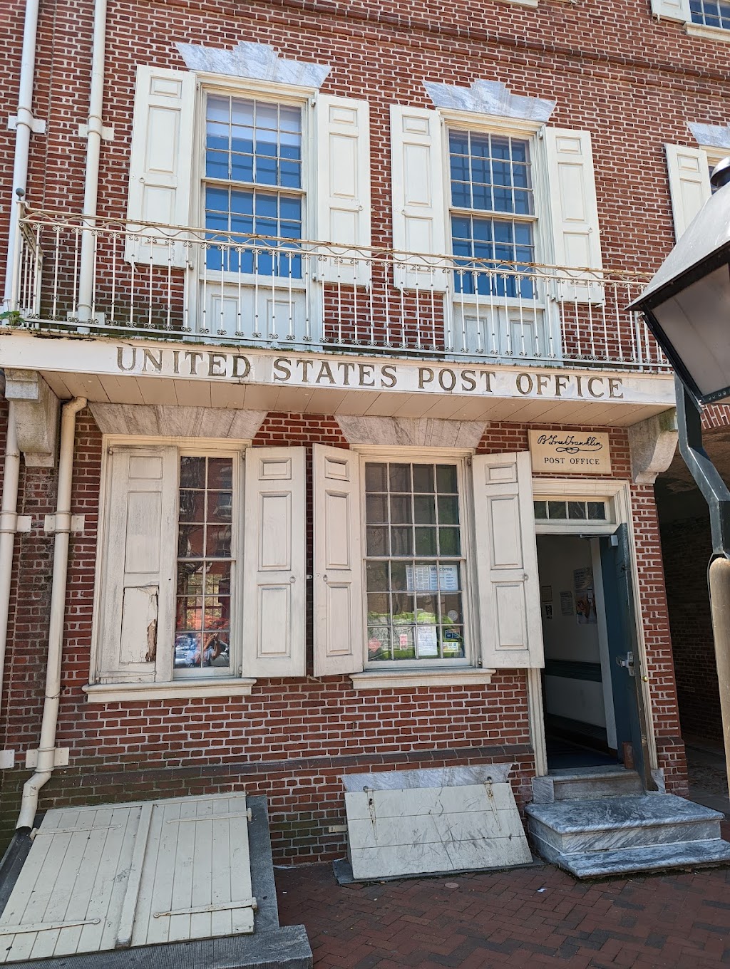 Luna Café | restaurant | 317 Market St, Philadelphia, PA 19106, USA | 2153093140 OR +1 215-309-3140