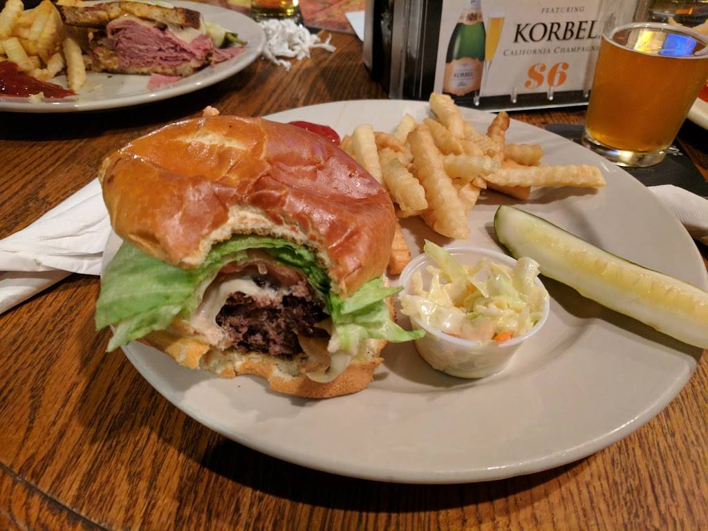 Emils Tavern on Center | restaurant | 161 Center St, Grayslake, IL 60030, USA | 8475438879 OR +1 847-543-8879