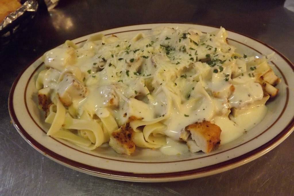 Geraldis | restaurant | 204 Public Square, Berryville, AR 72616, USA | 8704232666 OR +1 870-423-2666