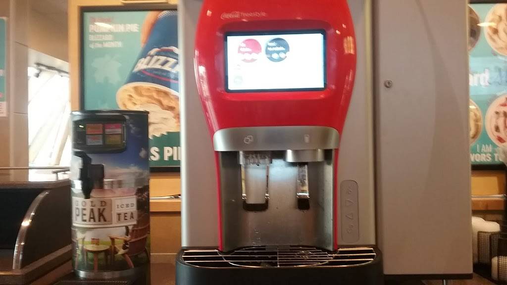 DQ Grill & Chill | restaurant | 100 Center Point Rd, Hiawatha, IA 52233, USA | 3193930944 OR +1 319-393-0944