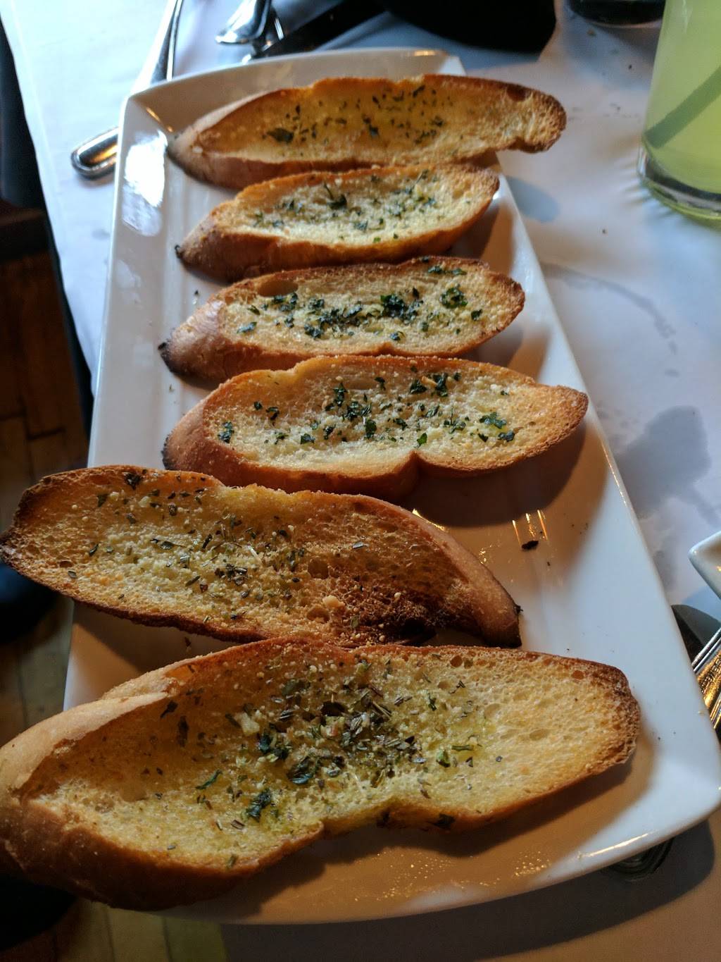 Vincitori | restaurant | 14 N Cass Ave, Westmont, IL 60559, USA | 6306639467 OR +1 630-663-9467