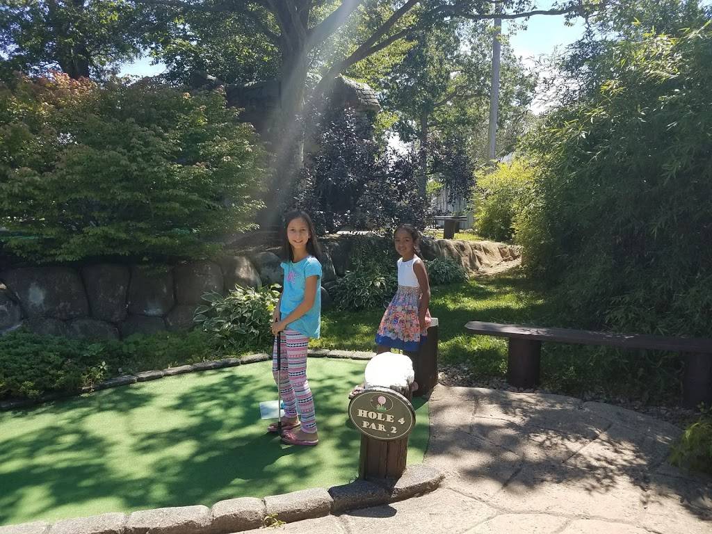 The Cove - Golf & Grill | restaurant | 386 State Rd, Vineyard Haven, MA 02568, USA | 5086932611 OR +1 508-693-2611