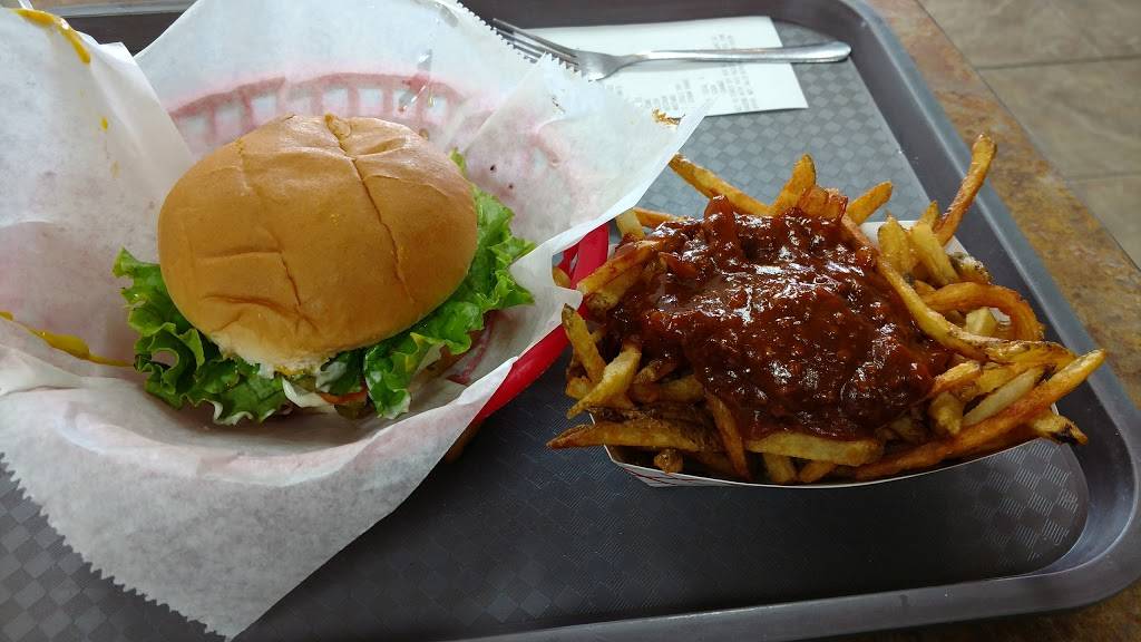 Brighton Hot Dog Shoppe | restaurant | 2870 E State St #100, Salem, OH 44460, USA | 3303373400 OR +1 330-337-3400