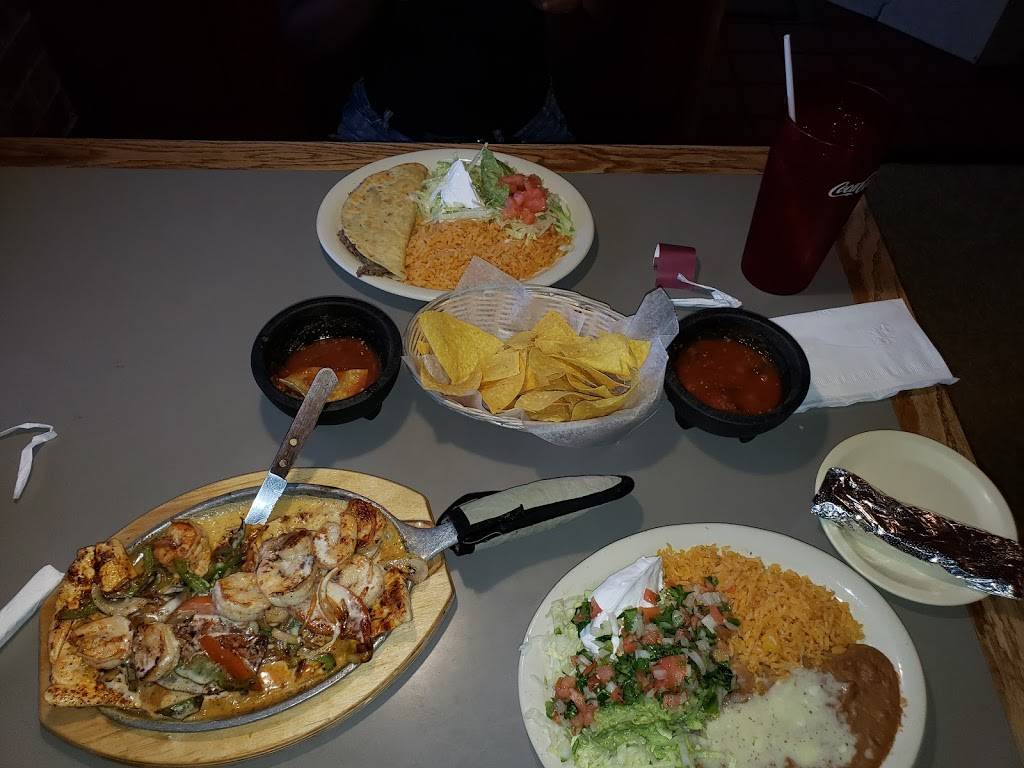 El Chile Poblano Mexican Restaurant | restaurant | 1649 S Memorial Dr, New Castle, IN 47362, USA | 7655294441 OR +1 765-529-4441