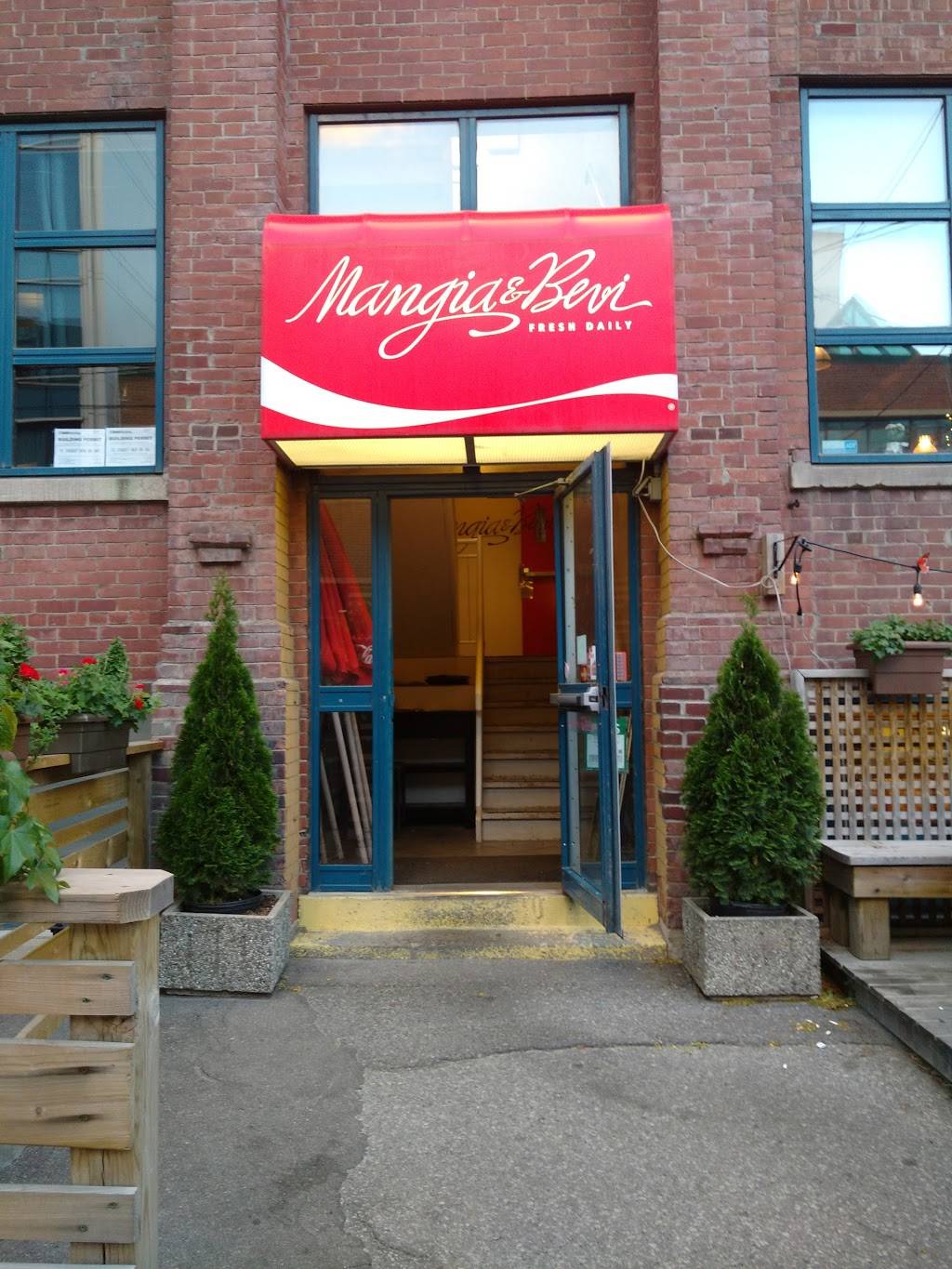 Mangia & Bevi | restaurant | 260 King St E, Toronto, ON M5A 4L5, Canada | 4166131236 OR +1 416-613-1236