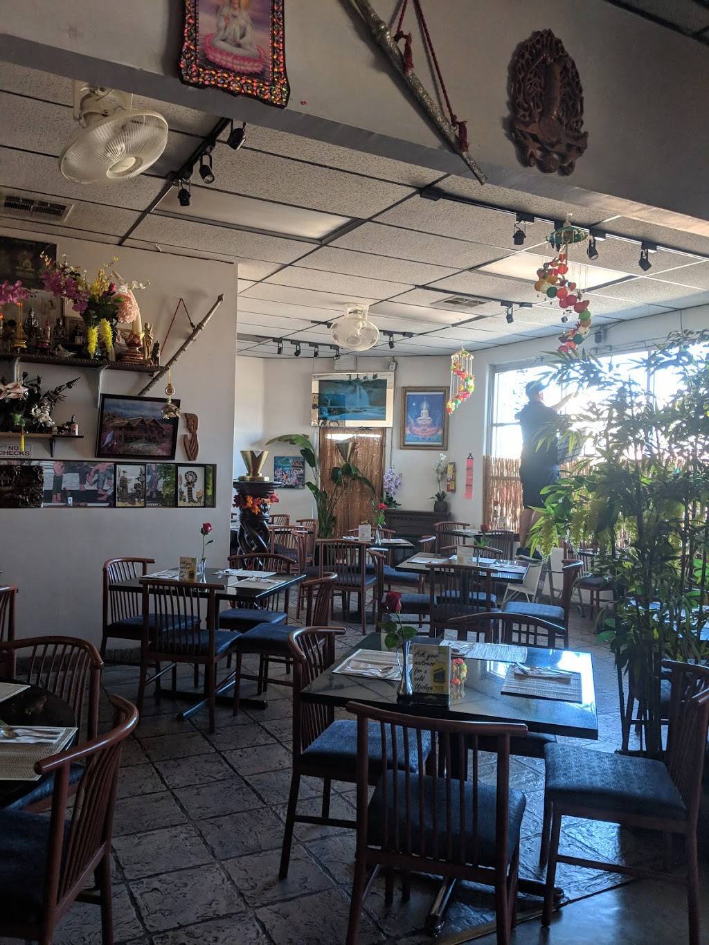 Orchid Thai | restaurant | 4300 Central Ave SE, Albuquerque, NM 87108, USA | 5052654047 OR +1 505-265-4047