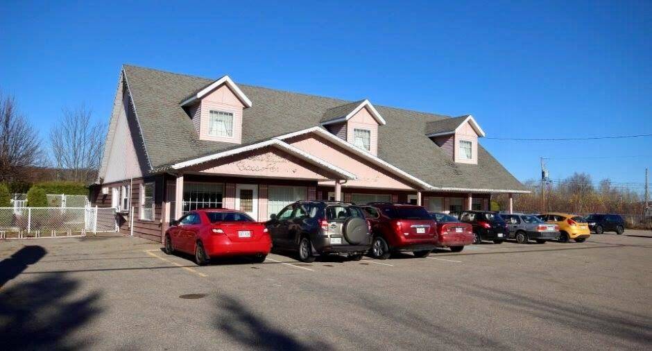 Restaurant Le Villageois | restaurant | 571 Rue Notre Dame, Charette, QC G0X 1E0, Canada | 8192215620 OR +1 819-221-5620