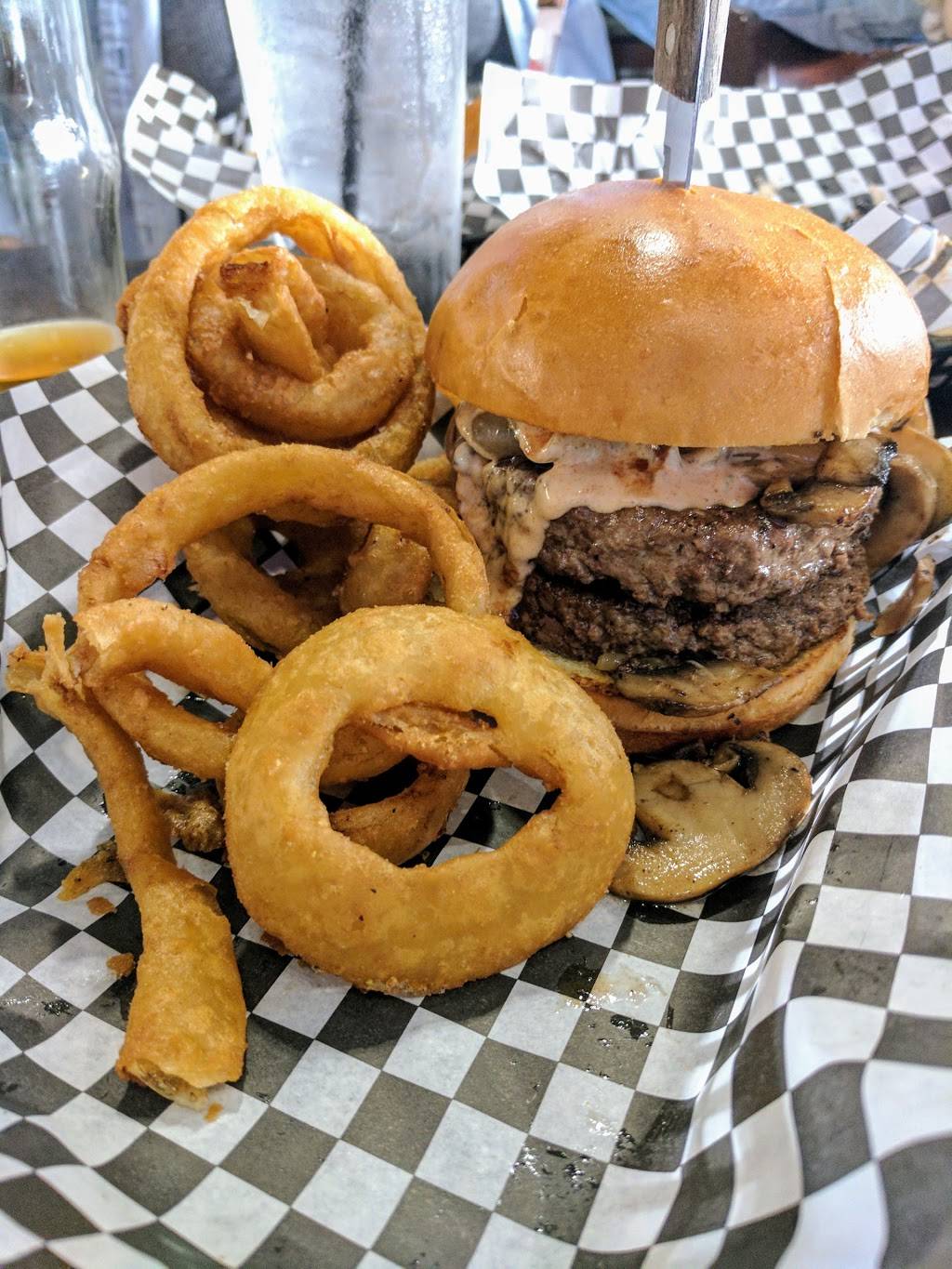 Bookmakers Burgers Bourbon Brews | restaurant | 25791 E Smoky Hill Rd #50, Aurora, CO 80016, USA | 3033538298 OR +1 303-353-8298
