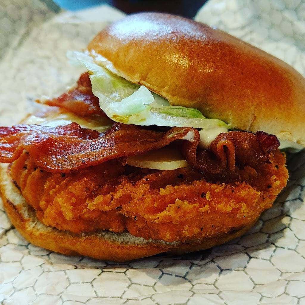 Wendys | restaurant | 323 King St W, Oshawa, ON L1J 2J8, Canada | 9054380001 OR +1 905-438-0001