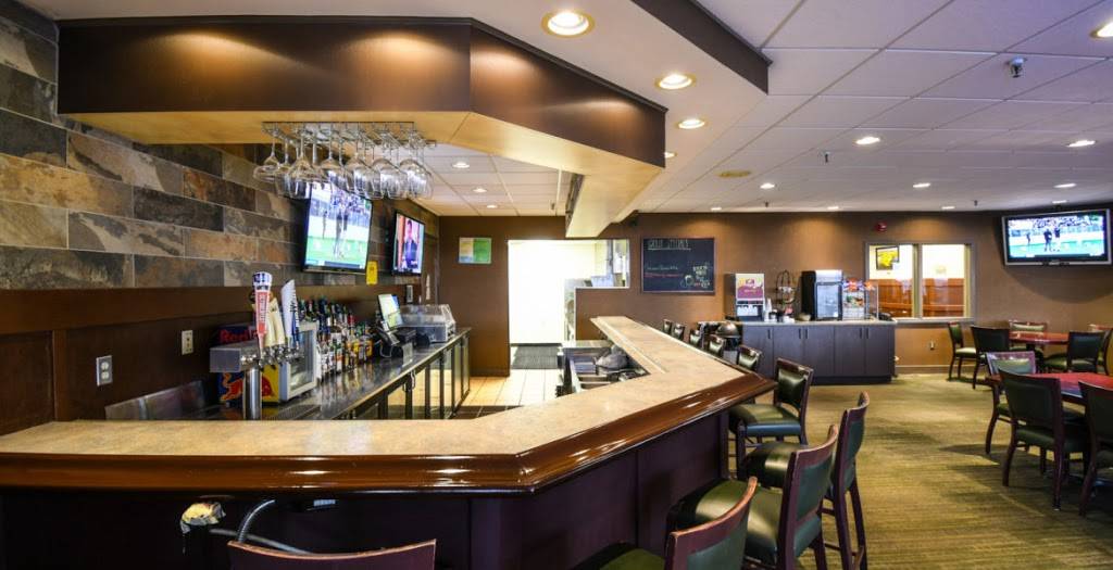 Eagle Crest Bar and Grille | restaurant | 1201 S Huron St, Ypsilanti, MI 48197, USA | 7344876905 OR +1 734-487-6905