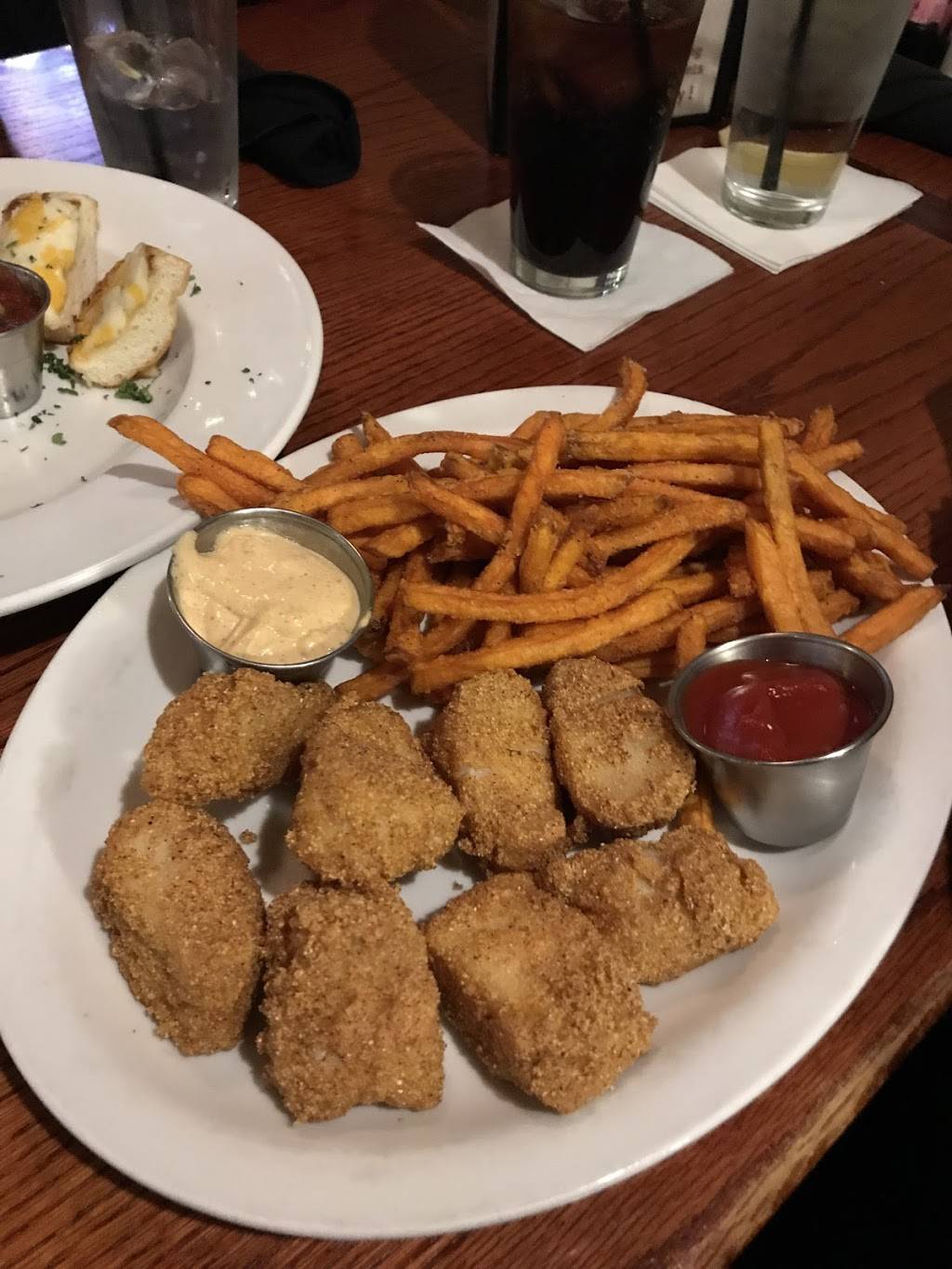 Fletchers Kitchen & Tap | restaurant | 6101 W Main St, Belleville, IL 62223, USA | 6182393317 OR +1 618-239-3317