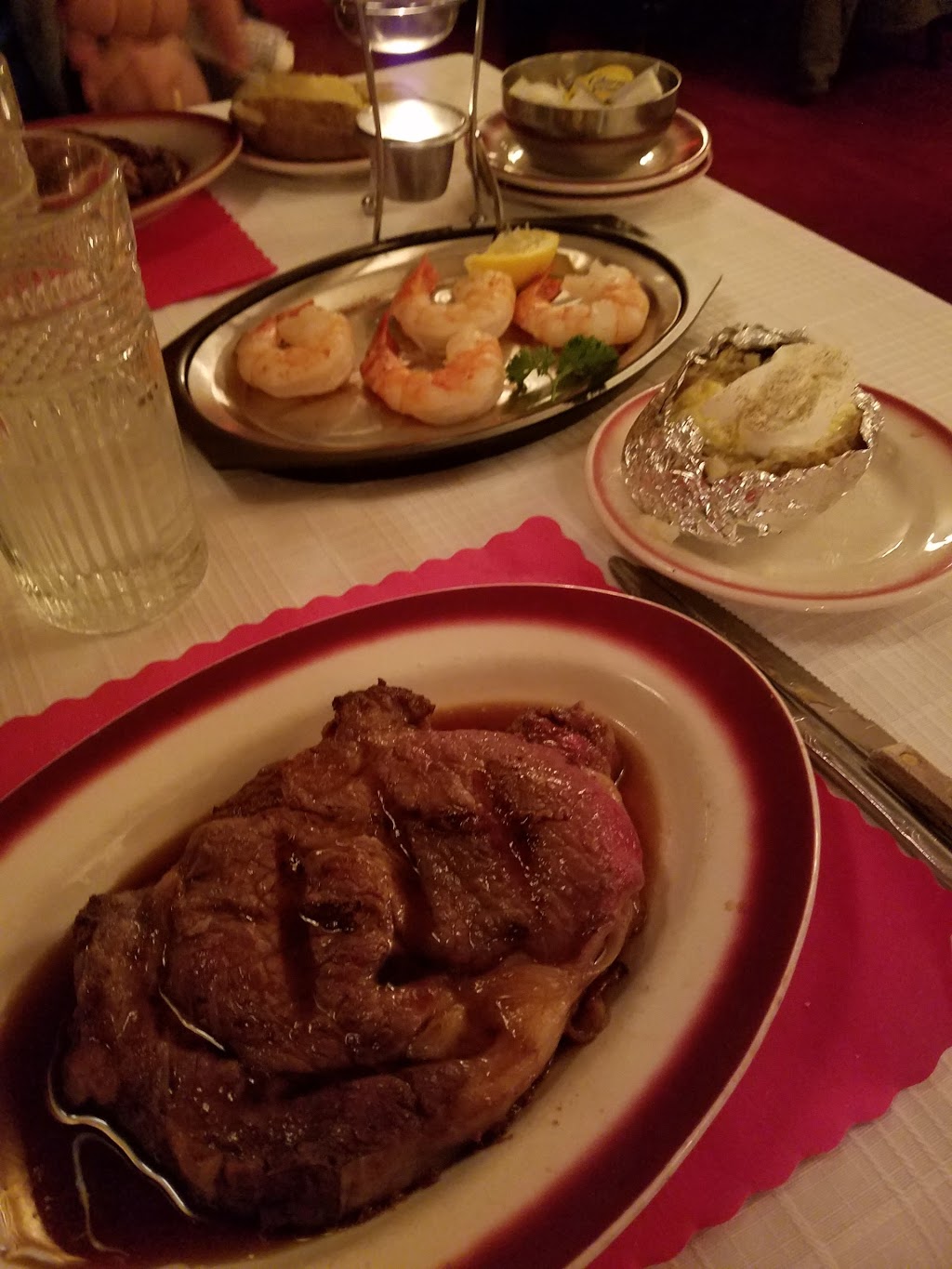 Black Steer Restaurant | restaurant | 300 E 3rd St, Yankton, SD 57078, USA | 6056655771 OR +1 605-665-5771