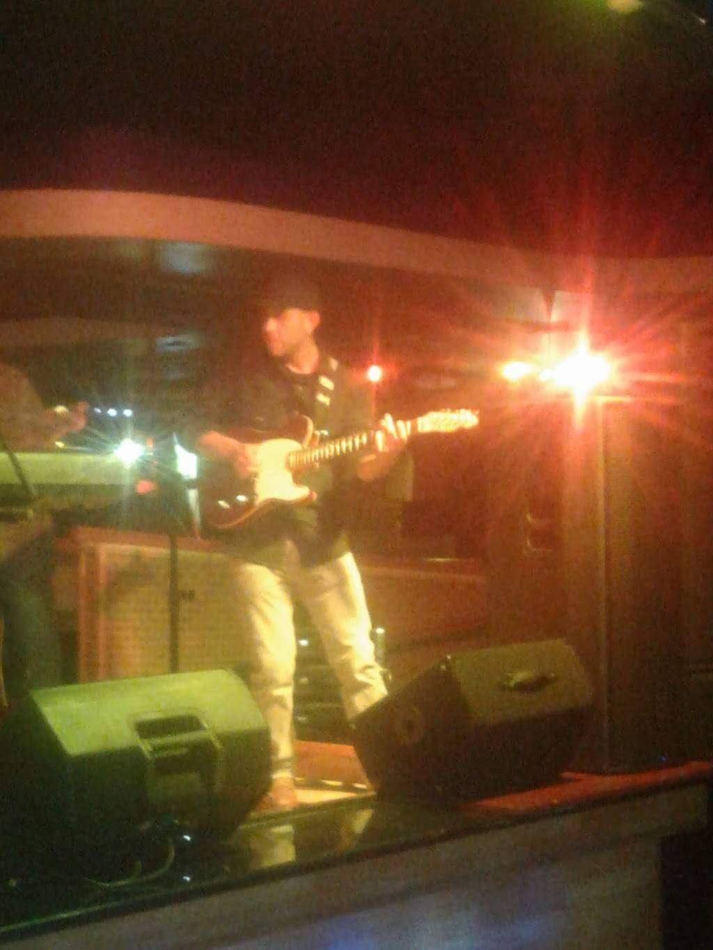 Capri Bar and Grill | restaurant | 18690 CA-88, Lockeford, CA 95237, USA | 2097275533 OR +1 209-727-5533