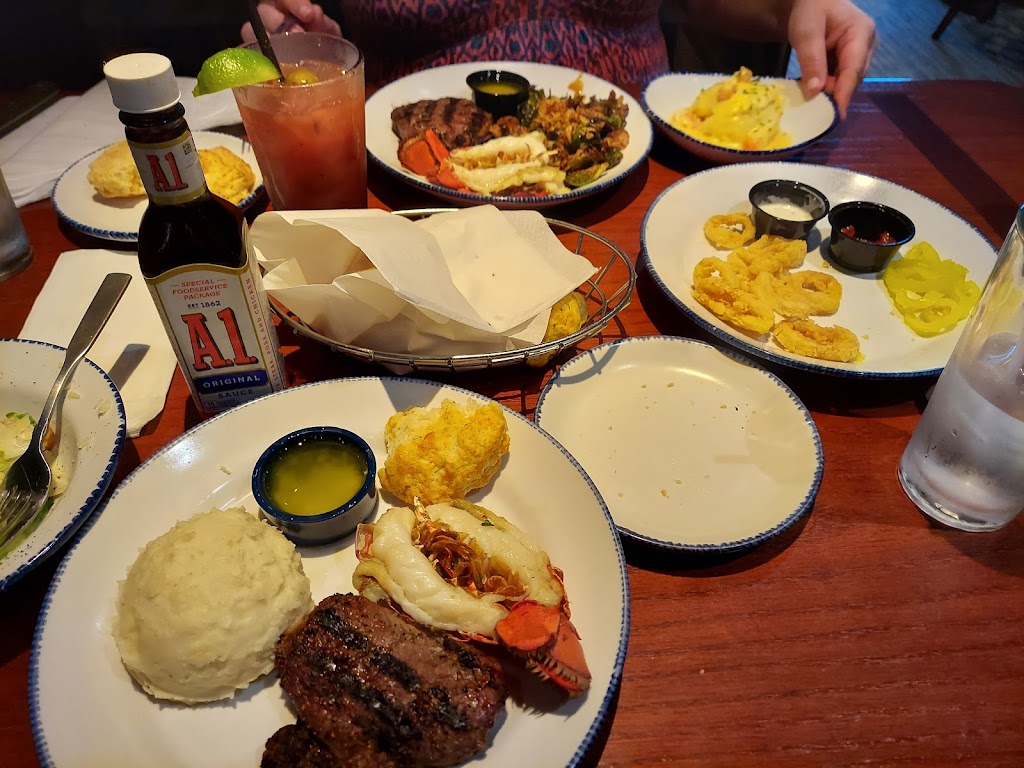 Red Lobster | restaurant | 330 S 72nd St, Omaha, NE 68114, USA | 4023915970 OR +1 402-391-5970