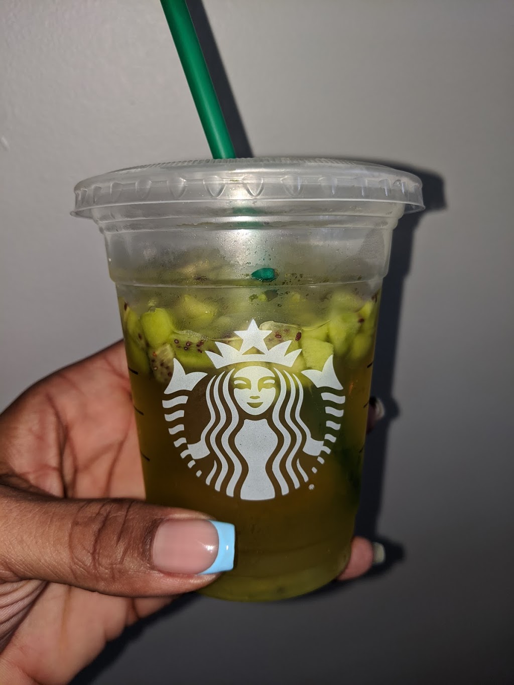 Starbucks | cafe | 1975 Whitten Rd, Memphis, TN 38133, USA | 9258521129 OR +1 925-852-1129