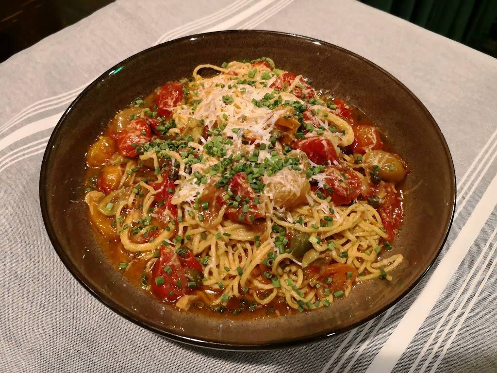 The Country Club | restaurant | 330 E 17th St, Costa Mesa, CA 92627, USA | 9492812582 OR +1 949-281-2582