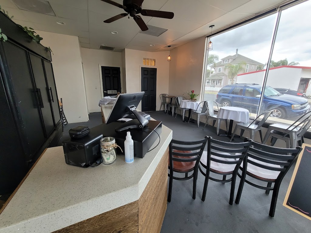 Off The Vine | restaurant | 701 N Irwin St, Hanford, CA 93230, USA | 5594108133 OR +1 559-410-8133