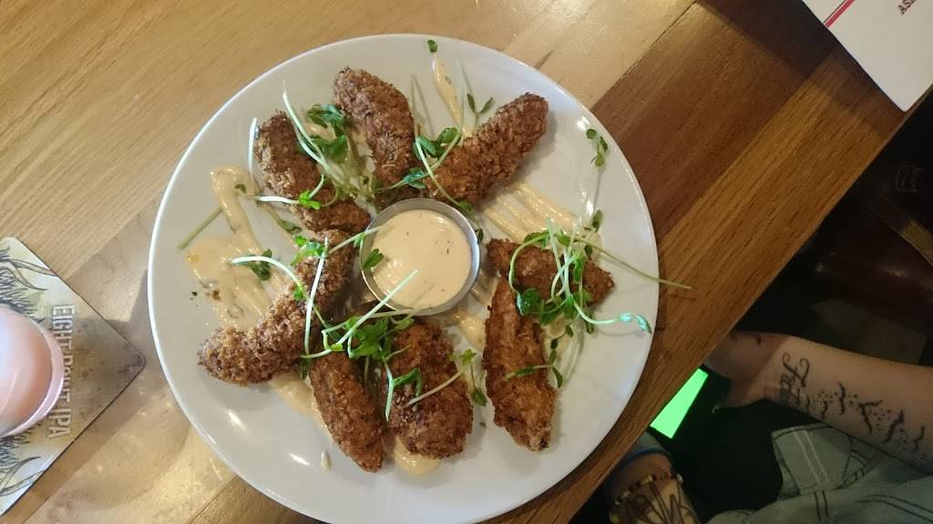 Red Star Craft House | restaurant | 146 Exton Square Mall, Exton, PA 19341, USA | 6105245893 OR +1 610-524-5893