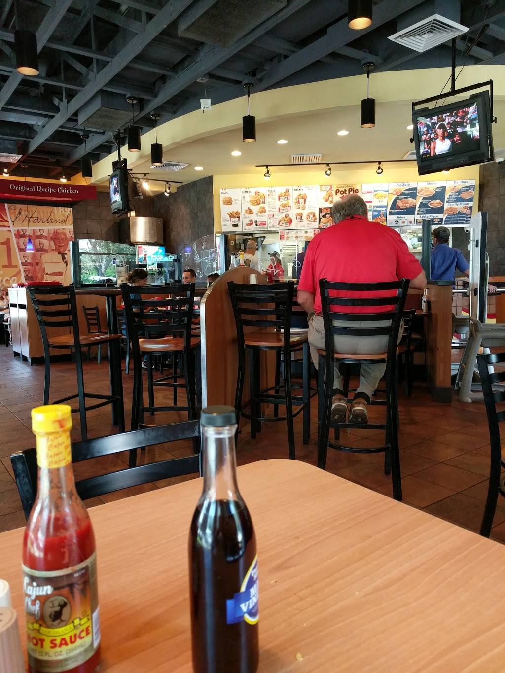 KFC | restaurant | 6440 E, FL-64, Bradenton, FL 34208, USA | 9417483353 OR +1 941-748-3353